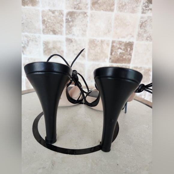 Gucci gold leaf wrap around sandal - Picture 3 of 4